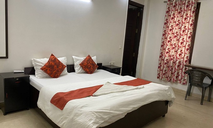 Saket Apartamento | near to max hospital 5 min walk select city mall & dlf avenue