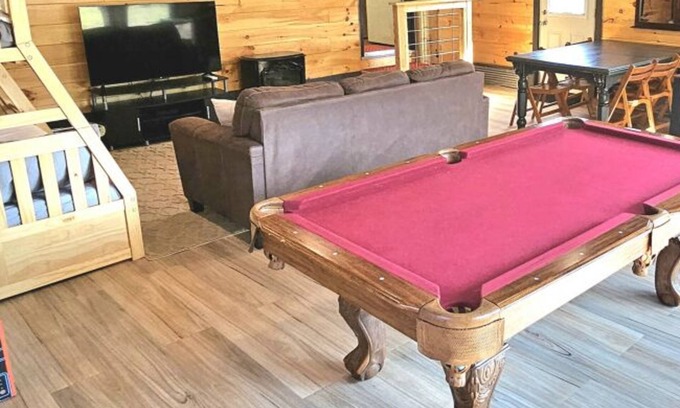 Laurelville Apartamento | Near Top Trails | HotTub, GameRoom, Playset, Piano