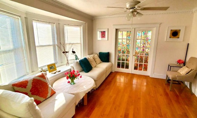 Ashmont Apartamento | Near Train Station Gorgeous 3-Bedroom Apartment with Patios