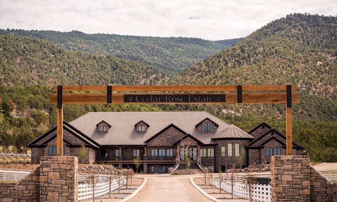 Mammoth Creek Casa | Near Utah's Attractions - 15 minutes from Brian Head - For Large Groups