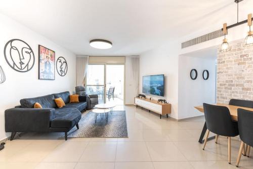 Rishon LeTsiyon Apartamento | Neat 4BR Apt. With Parking/High Floor/Elevator/AC