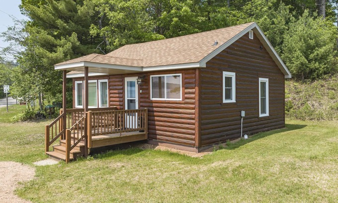 Three Lakes Cabina | Neat and Clean Cottage on Virgin Lake... Pier Included!