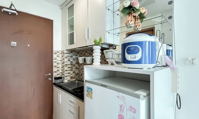Kayu Putih Apartamento | Neat Studio Room At Tifolia Apartment