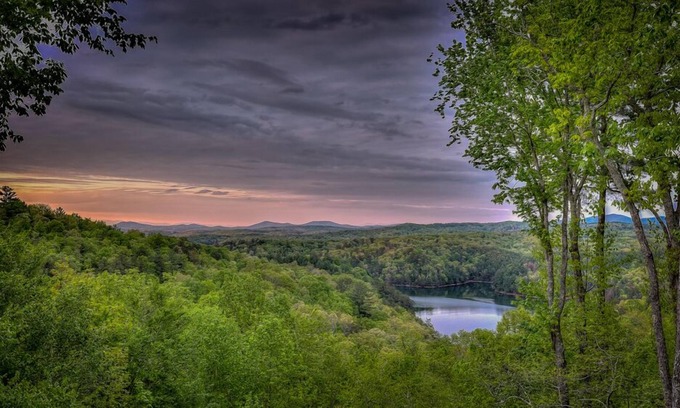 Necowa Cove Cabina | Necowa Cove Overlook - Pet Friendly | Mountain and Lake Views | Hot Tub
