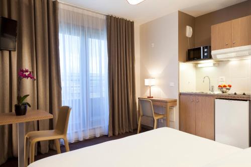 Annemasse Hotel | Nehô Suites Porte de Genève - Gare Annemasse
