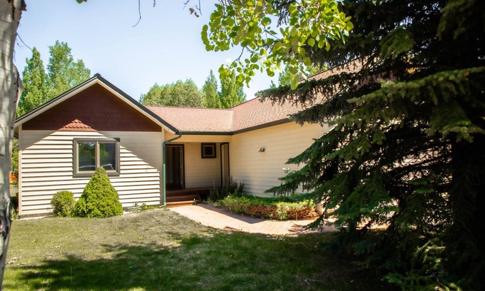 Jackson Casa | Neighborhood Home In-town Convenience w Jackson Hole Property Management