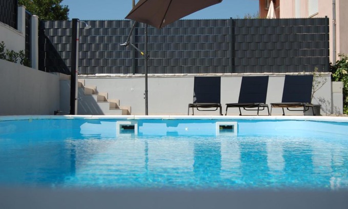 Seget Vranjica Apartamento | NELA & SARA - 2 apartments with heated swimming pool