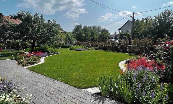 Csopak Apartamento | Neon Apartment: Large Garden, Near Lake, Pet&Family-Friendly