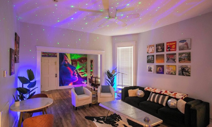 McFerrin Park Casa | Neon Nashville! 5 min to Broadway Walk 2 dining!