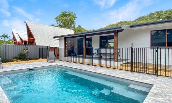 Nelly Bay Casa | Nerita Nook - open spaces with serene mountain and rural views in a peaceful neighborhood