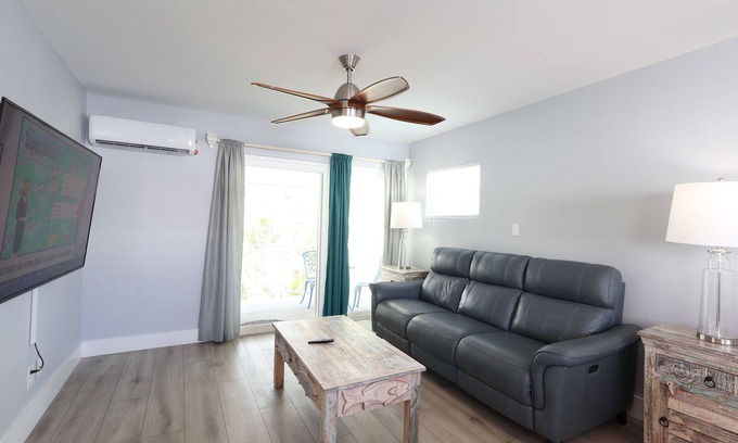 Siesta Key Cabaña | Nest Cottage Across street from beach and Heated Pool