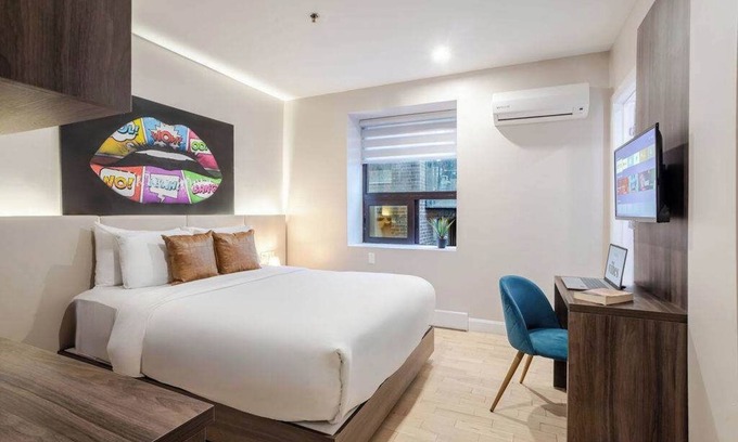 Gay Village Hotel | Nest Queen – Downtown MTL Stay