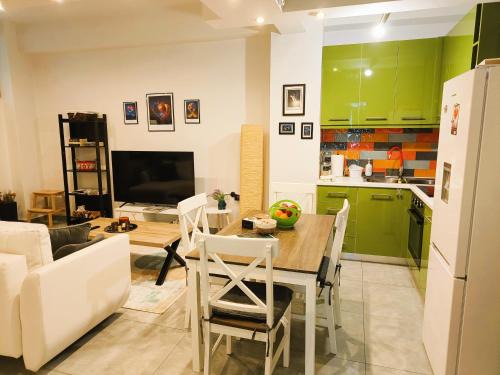 Nea Smirni Apartamento | Nesta Home Athens, Cozy Private Apartment with SuperFast Wi-Fi