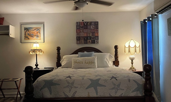 Glen Rose Apartamento | Nestle Inn-centrally located-walk to historic town Square-Big Rocks park & more