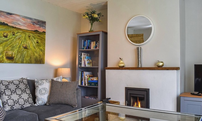 Cattistock Cabaña | Nestled amidst the tranquil countryside, this charming holiday cottage offers breath taking rural vi