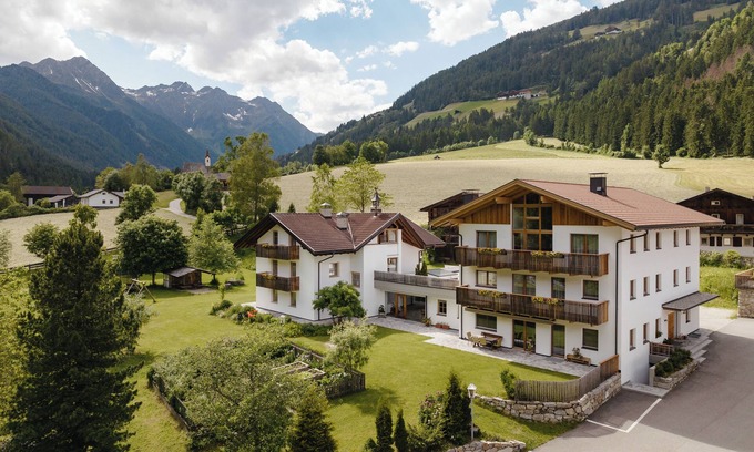 Selva dei Molini Apartamento | Nestled among meadows and forests in the beautiful Ahrn Valley