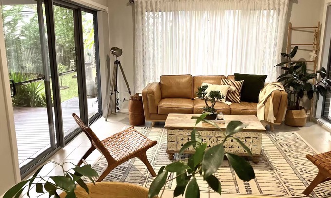 Port Macquarie Casa | Nestled amongst the trees, this 3bdr home is a fusion of nature and modernity.
