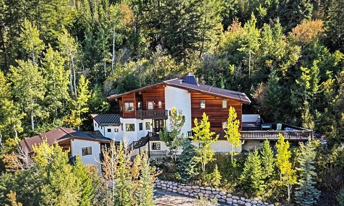 Eagle-Vail Casa | Nestled btw Vail & Beaver Creek, up to 27 people, golf, pickleball, trails close