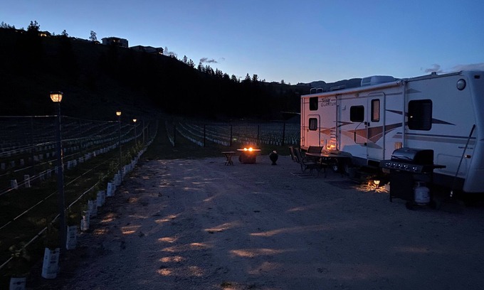 Okanagan-Similkameen Casa | Nestled in a little vineyard, melt away your stress in this quiet retreat.