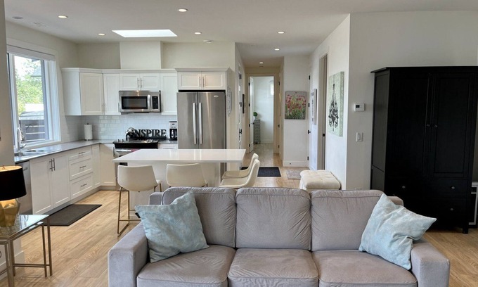 Southwest Mission Cabaña | Nestled in nature, enjoy this modern, private cottage! Pet Friendly. Free Pkg.