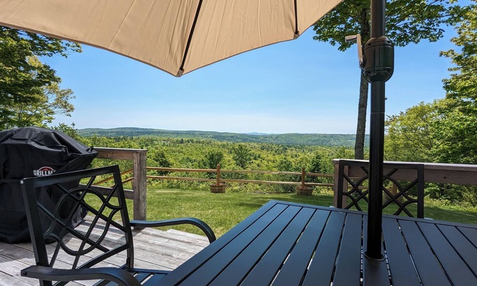 Freedom Casa | Nestled in rural Central Maine in the beautiful peace and quiet.