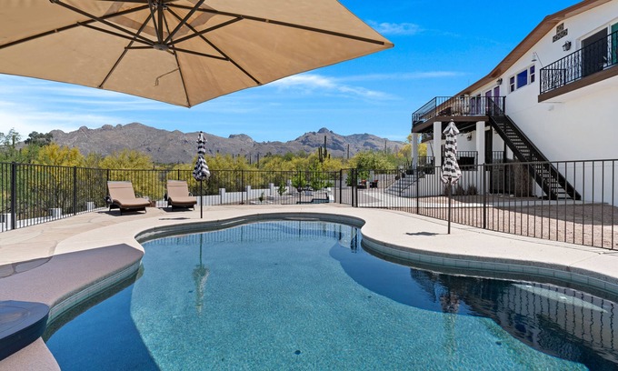 Tucson Casa | Nestled in the beautiful desert of Tucson, this home will take your breath away.