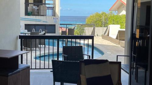 Fitts Village Apartamento | Nestled in the heart of Fitts Village, Zinnia becons with the promise of a costa