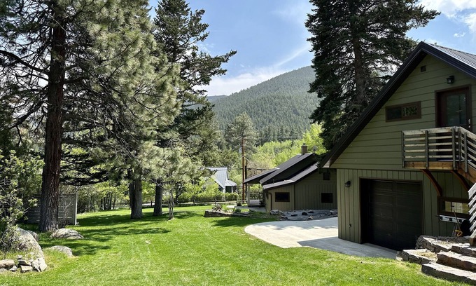 Helena Casa | Nestled in the National Forest, just minutes from downtown