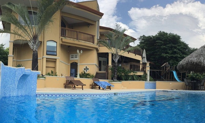 Esparza Villa | Ubicado en la selva tropical con fabulosas vistas sin obstáculos.