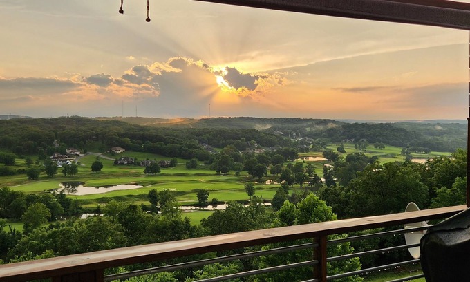 Kaiser Casa | Nestled on a bluff overlooking the Osage River and Golf Course.