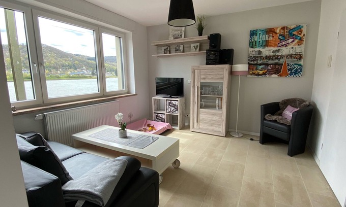 Wellmich Apartamento | Neu Renovierte Moderne Wohnung am Rhein mit Garten u Burgblick
