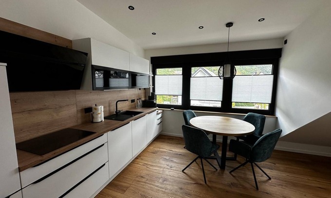 Ernst Apartamento | Neu Renovierte, Moderne Ferienwohnung 2-4 Personen