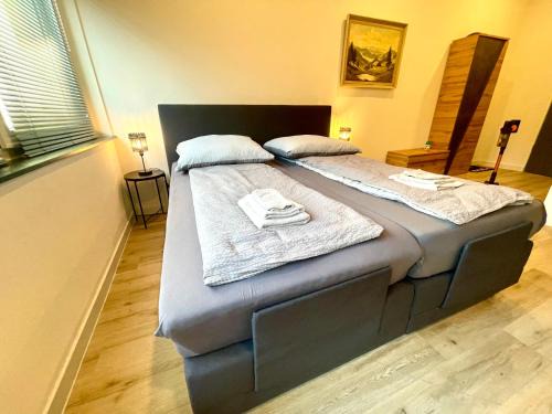 Pforzheim Apartamento | NEU Schwarzwald Zimmer am Schlössle Goldstadt Pforzheim