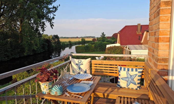 Eilsum Apartamento | Neue 80qm Ferienwohnung für 4 Pers. + 2 Hunde mit Kamin, Balkon & Wasserblick