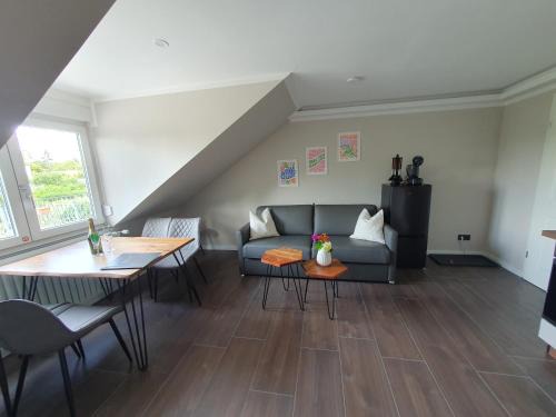 Schwerin Apartamento | Neumühler Hof - moderne Ferienwohnung "Janica" mit entspannte Lage, kurze Fahrt zur Stadt mit kostenfreien Wlan und Netflix