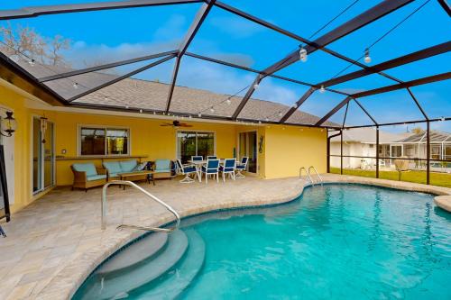 Englewood East Casa | Neverending Paradise