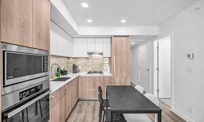 Richmond City Centre Apartamento | NEW 1.5 BDR APT in Perfect Location | Skytrain & Richmond Mall