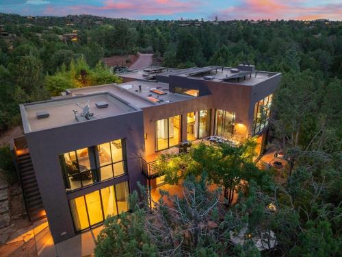 West Sedona Villa | NEW! 1 Acre West Sedona Estate Spa Game Room Stunning View Direct Trail Access!