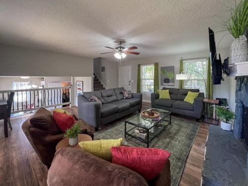 Norcross Casa | New! 10 Guest! King Bed! Patio! Grill! Near ATL & Downtown Norcross