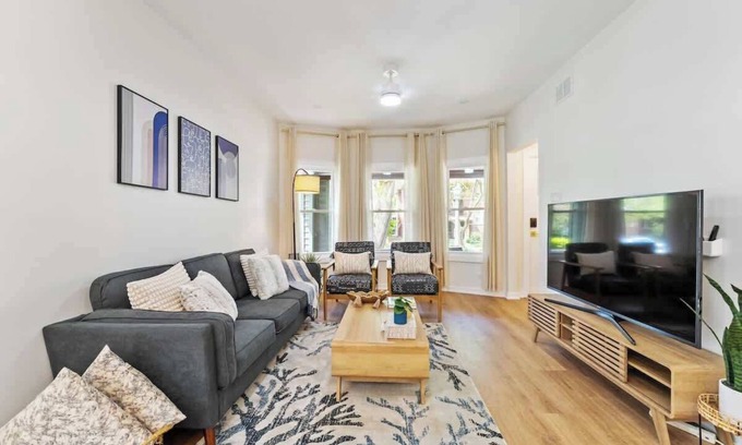 Oak Park Casa | NEW! 10-min to Downtown | LCP Collection