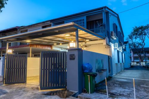 Taman Islands Glades Casa | *NEW 12Px w KTV/KidsPool/Billiard/Jacuzzi near USM