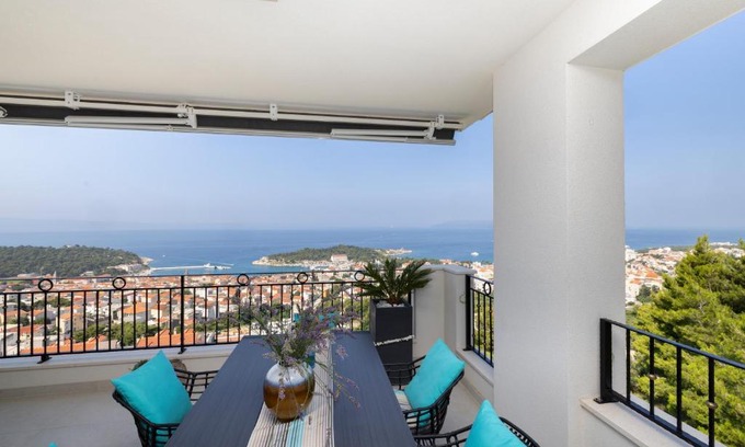 Moca Apartamento | New -150m2 Penthouse With Shared Pool - Villa Smaragd