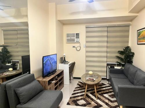 Pasay Apartamento | New 1BR Condo in Pasay with Fast WiFi, Netflix, Free Pool and WFH ready Near SM Mall of Asia,NAIA and OKADA