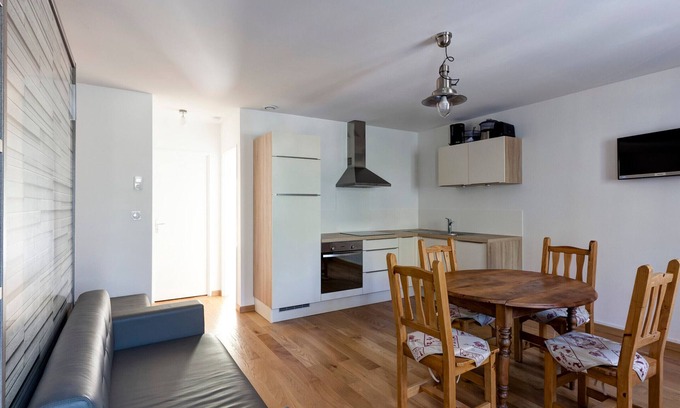 Brides-les-Bains Apartamento | Apartamento nuevo 2* en el centro de Brides-les-Bains con terraza y garaje
