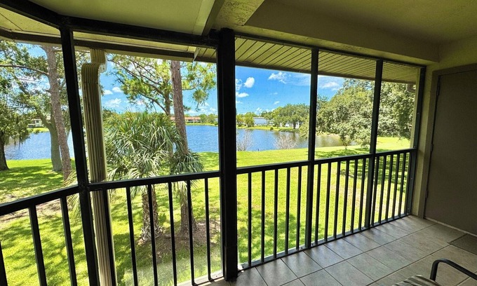 Oldsmar Condominio | NEW- 2 bed/2 bath WATERVIEW CENTRAL LOCATION TAMPA