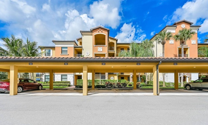 Naples Condominio | New 2 Bedroom 2 Bath Bonita National Condo. Top Floor Corner Unit, Amazing Views