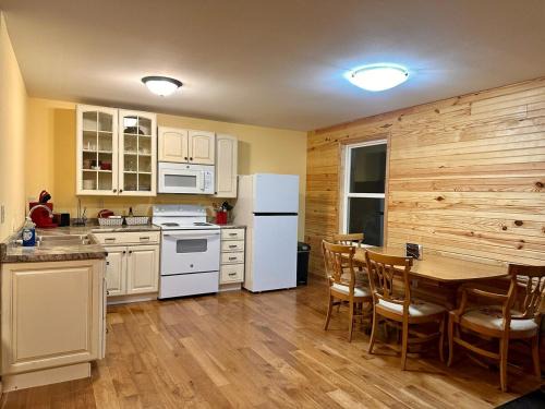 Salem Apartamento | NEW 2 Bedroom Cabin 2 Miles to Montauk State Park