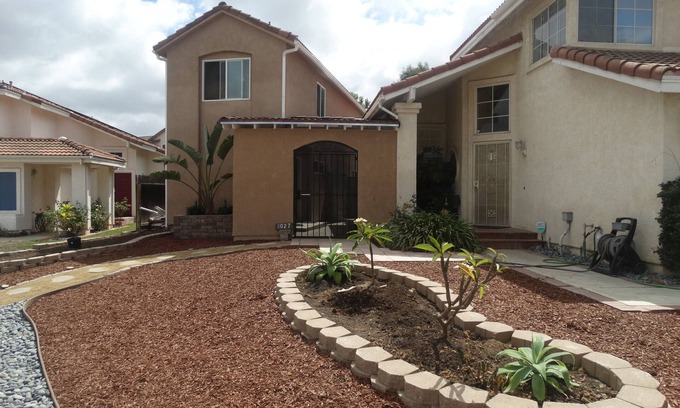 Mira Mesa Casa | New 2-bedroom detached house with full Kitchen WiFi, AC Laundry, Courtyard