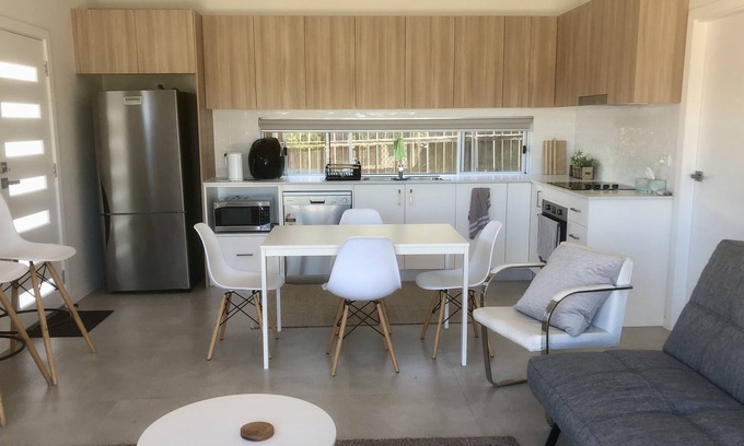 Warrawong Casa | New 2 bedroom granny flat with garden