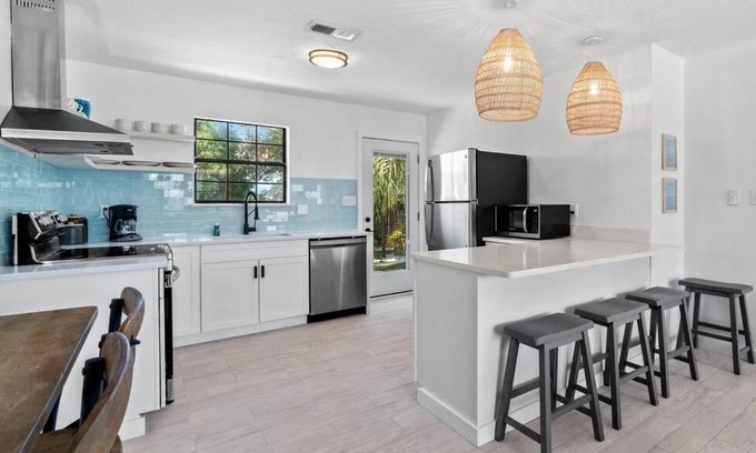 El Centro Beach Casa | NEW 2 Blocks to Beach, Casablanca
